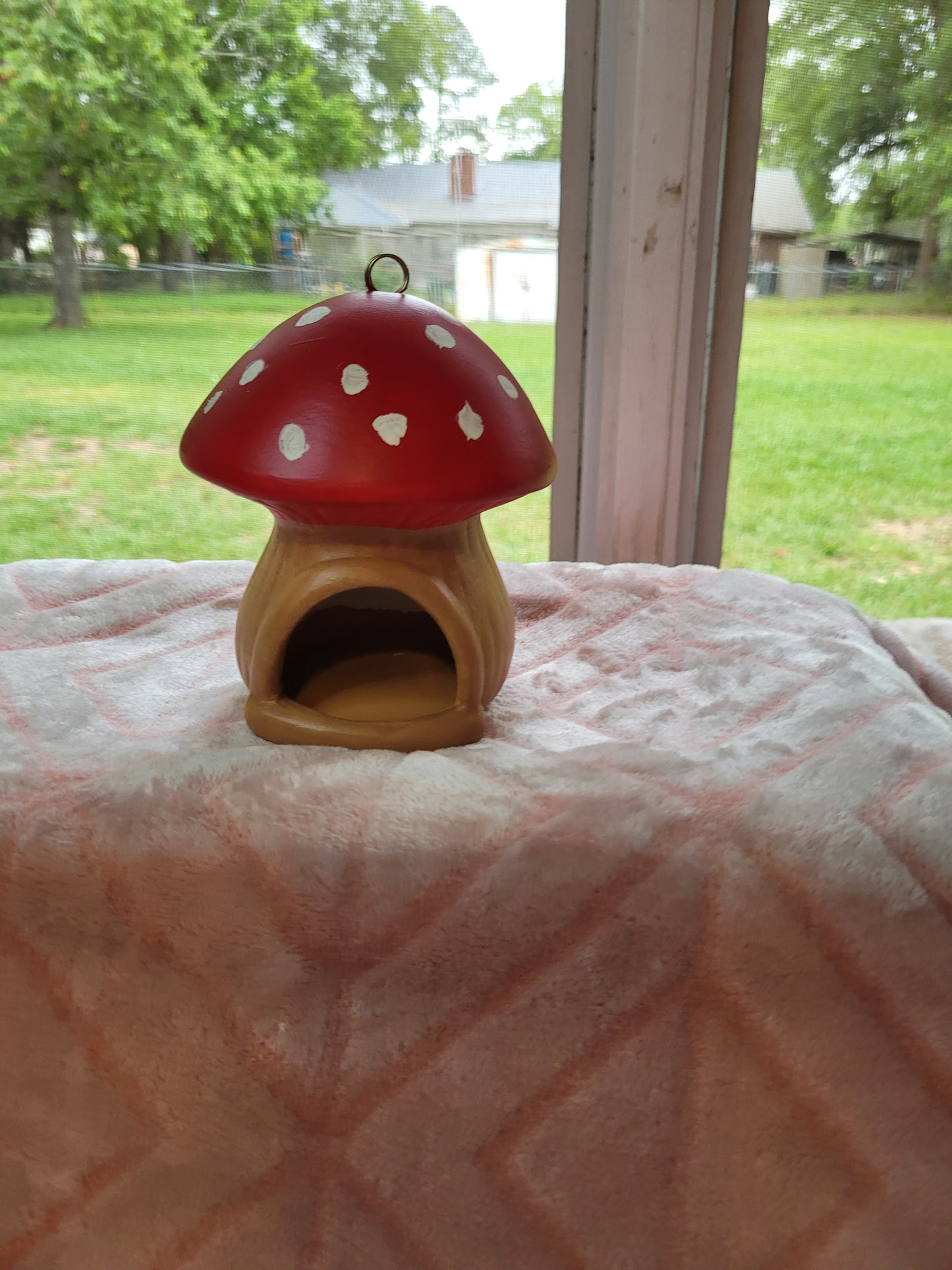 Mushroom hanging tea light