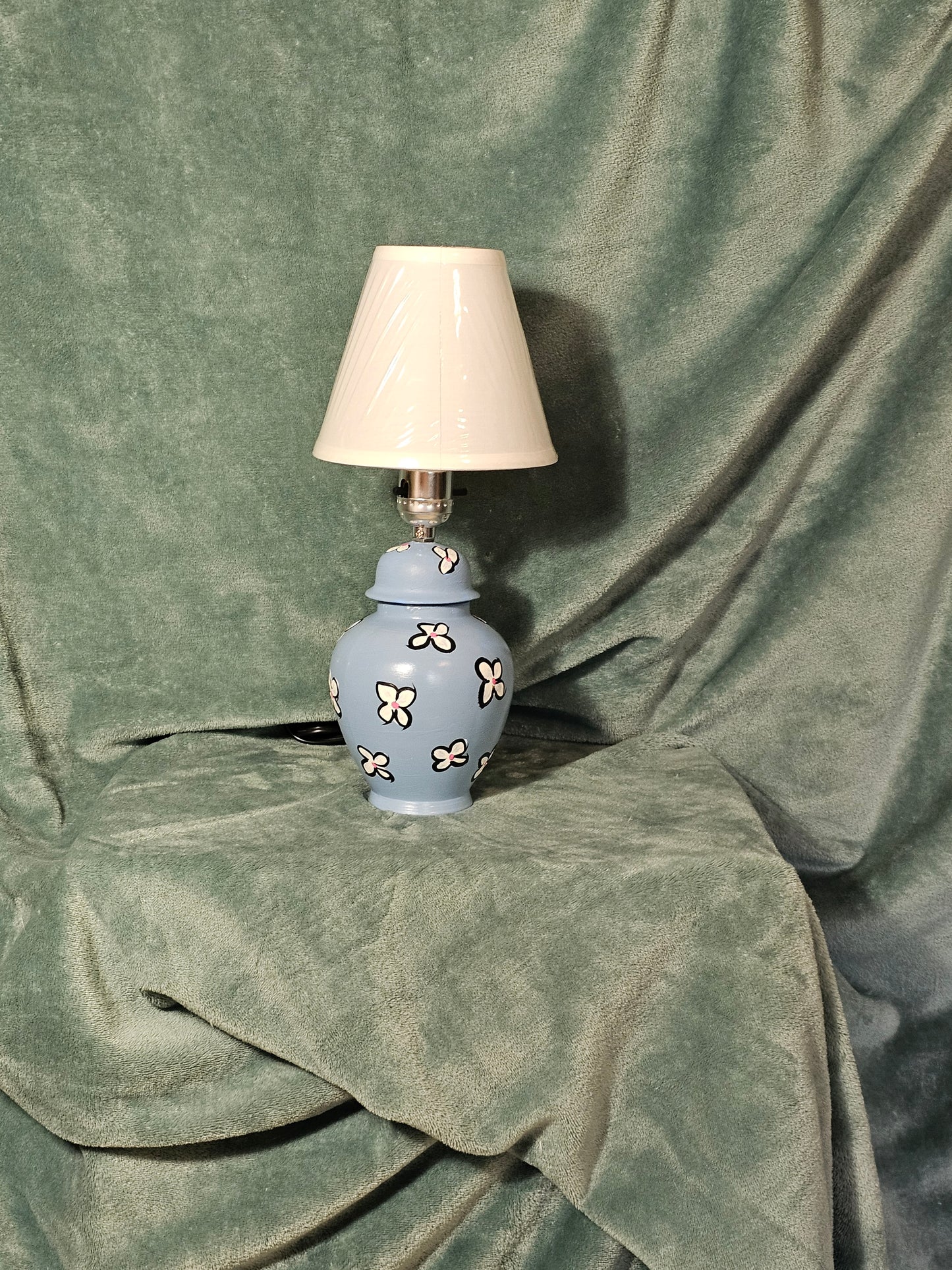 Light blue flower lamp