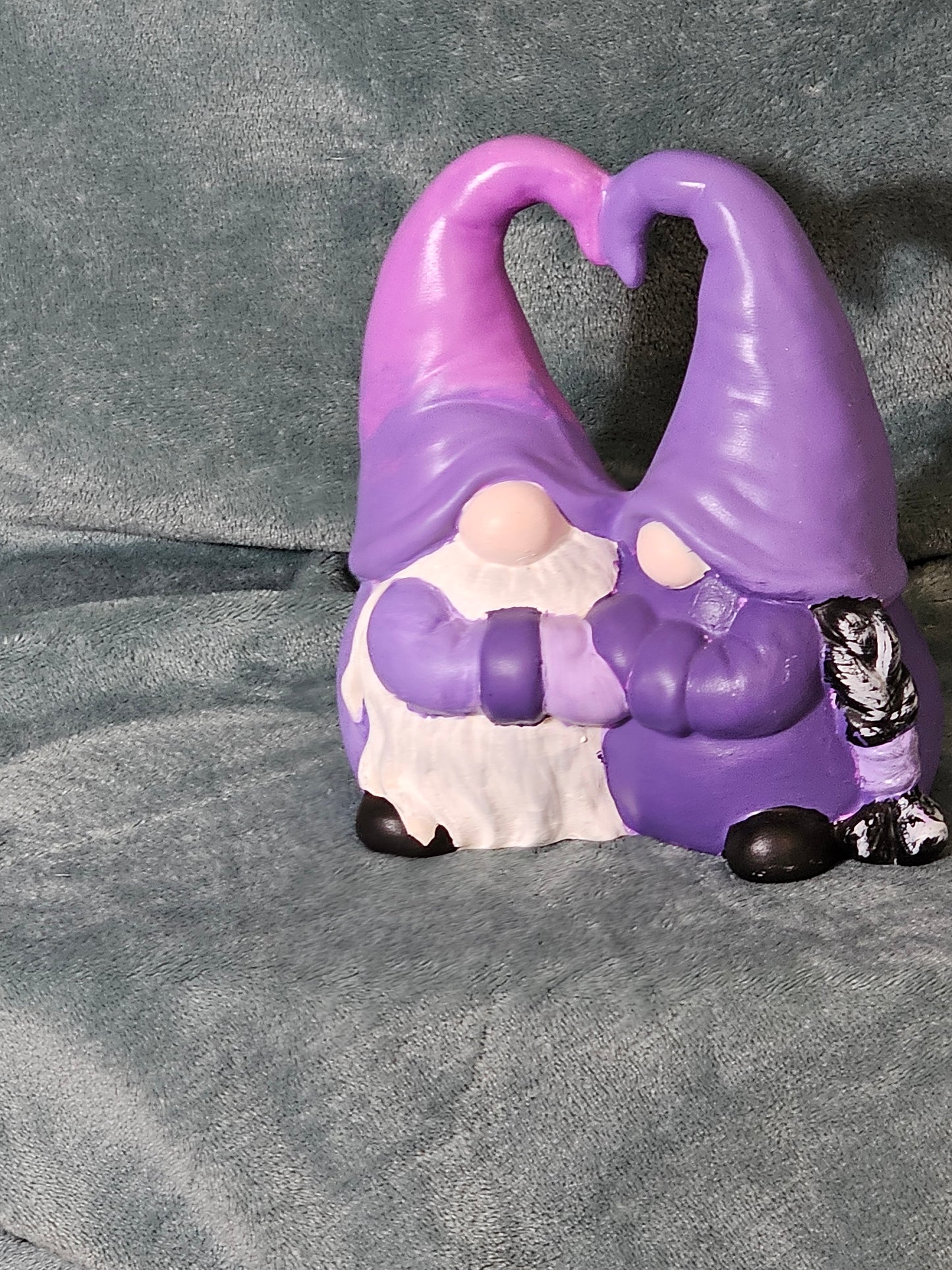 Purple heart couple gnome